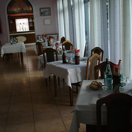 Hotel Mignon 50 Mt Dalla Spiaggia E Dall'Isola Pedonale 알라시오 외부 사진