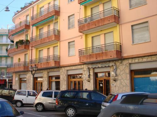 Hotel Mignon 50 Mt Dalla Spiaggia E Dall'Isola Pedonale 알라시오 외부 사진