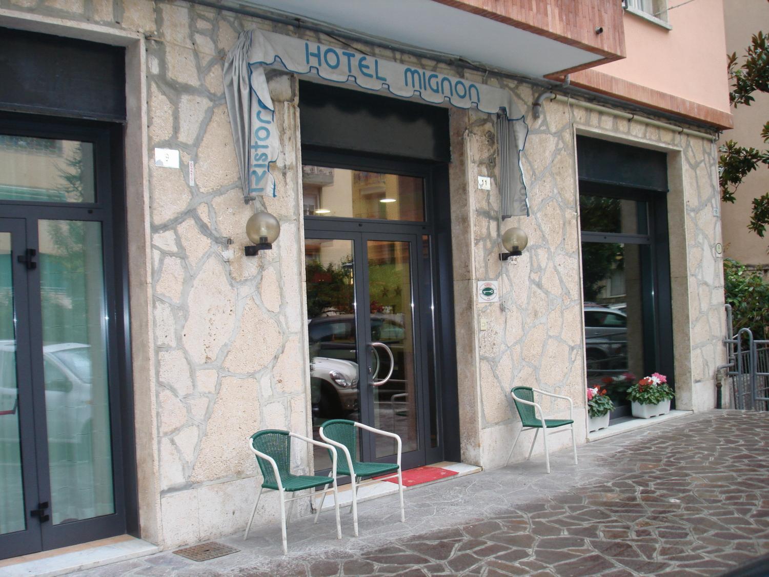Hotel Mignon 50 Mt Dalla Spiaggia E Dall'Isola Pedonale 알라시오 외부 사진