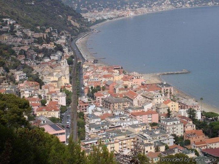 Hotel Mignon 50 Mt Dalla Spiaggia E Dall'Isola Pedonale 알라시오 외부 사진
