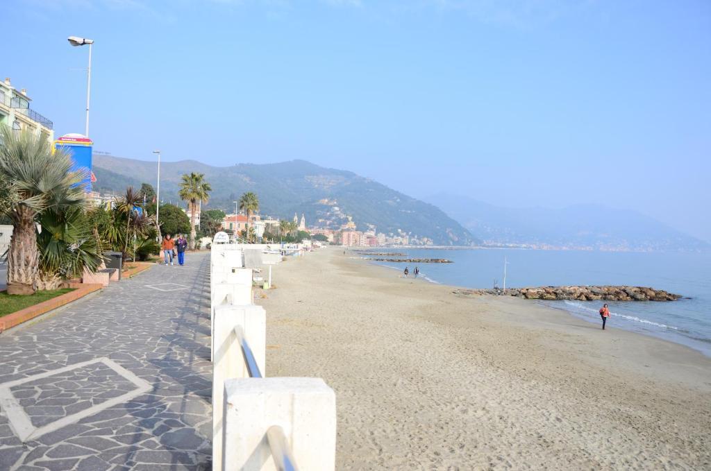 Hotel Mignon 50 Mt Dalla Spiaggia E Dall'Isola Pedonale 알라시오 외부 사진