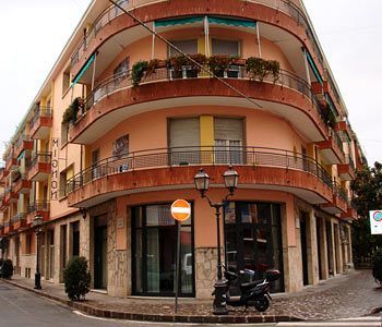 Hotel Mignon 50 Mt Dalla Spiaggia E Dall'Isola Pedonale 알라시오 외부 사진